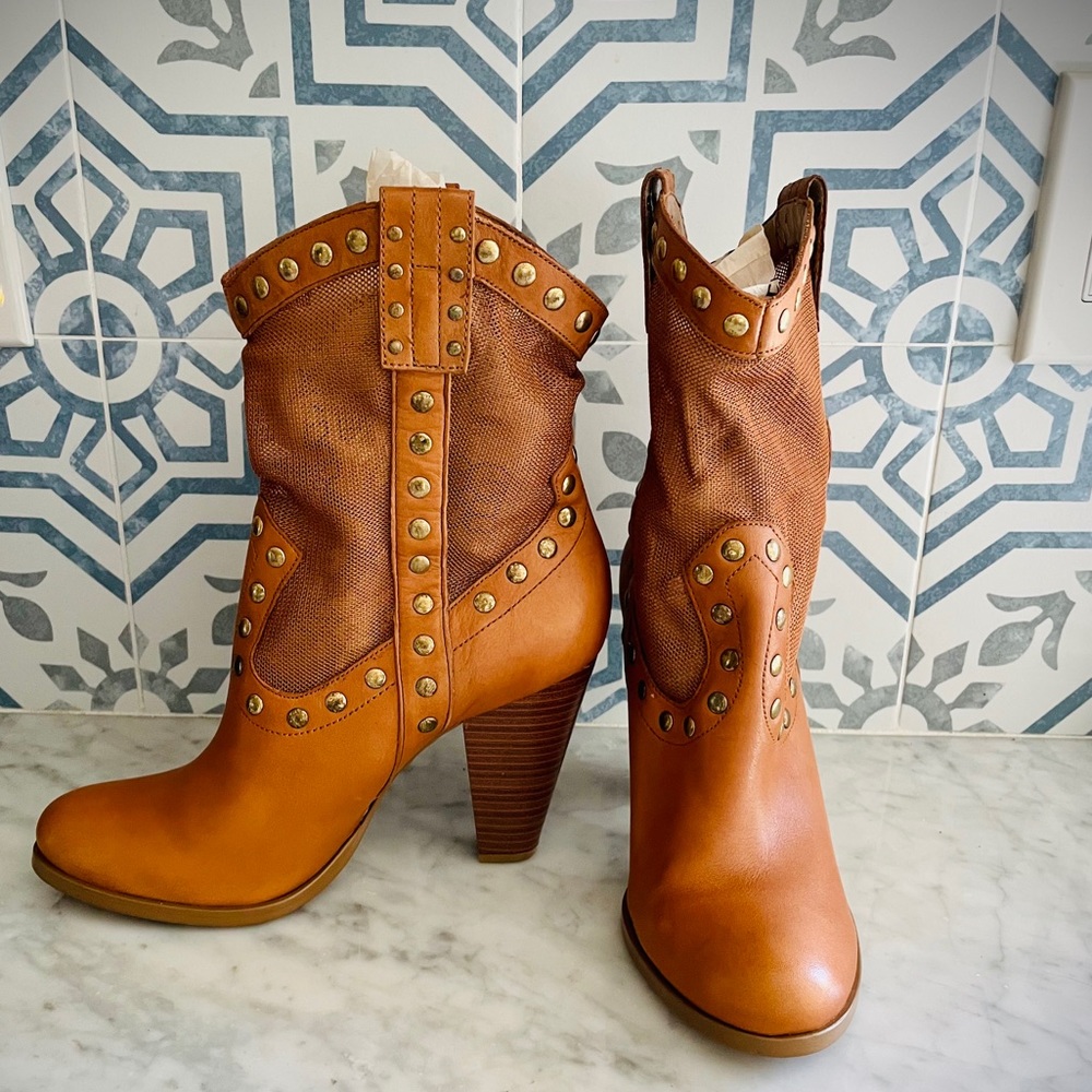 BCBG BG-Winston Boots